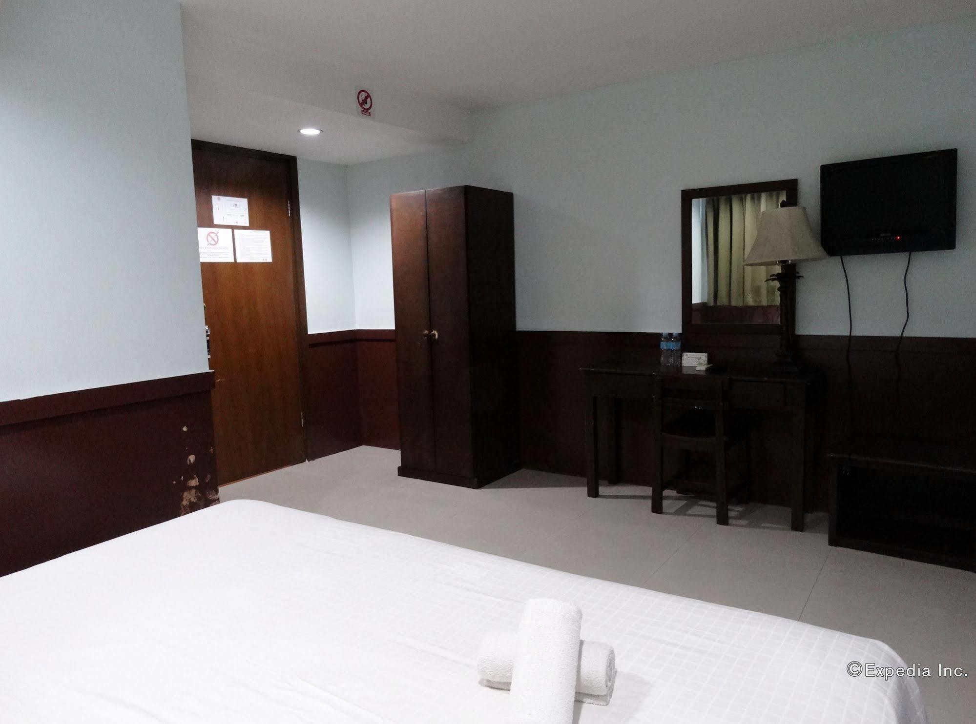 Alu Hotel Davao Exterior photo