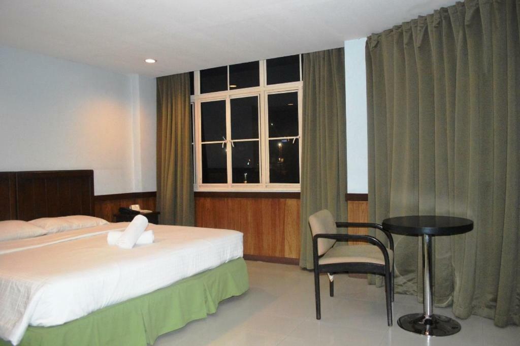 Alu Hotel Davao Exterior photo